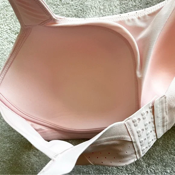 LULULEMON BABY PINK MOLDED CUP SPORTS BRA SIZE 38G Comfortable Barbie Workout - Picture 3 of 6